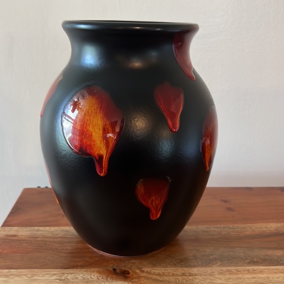 Poole Pottery England Galaxy Pattern Matte Black With Lava Glaze Large Vase. - Picture 4 of 14